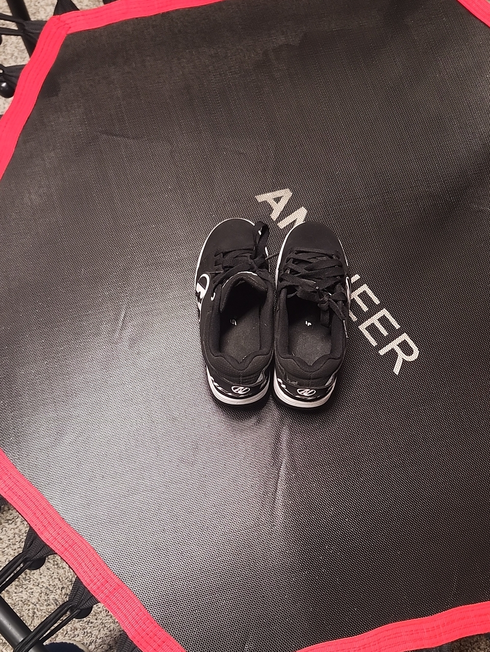 Heeleys Size Youth 4 No Plugs Excellent Condition